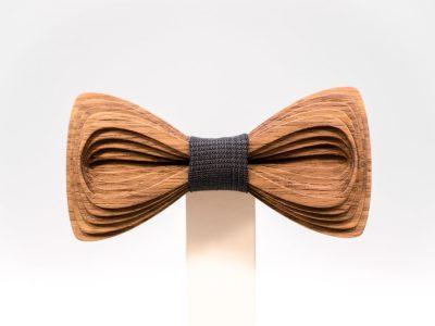 SÖÖR Antero neckwear in walnut wood from FSC certified forest. A wooden bowtie by Hermandia.