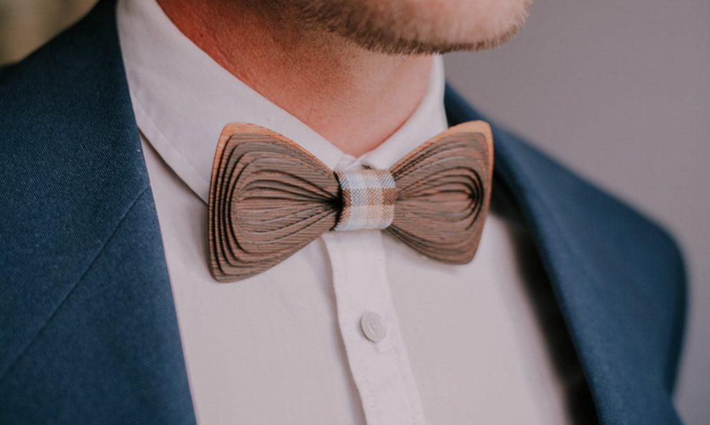 Wooden bow tie - how to tie a bow tie