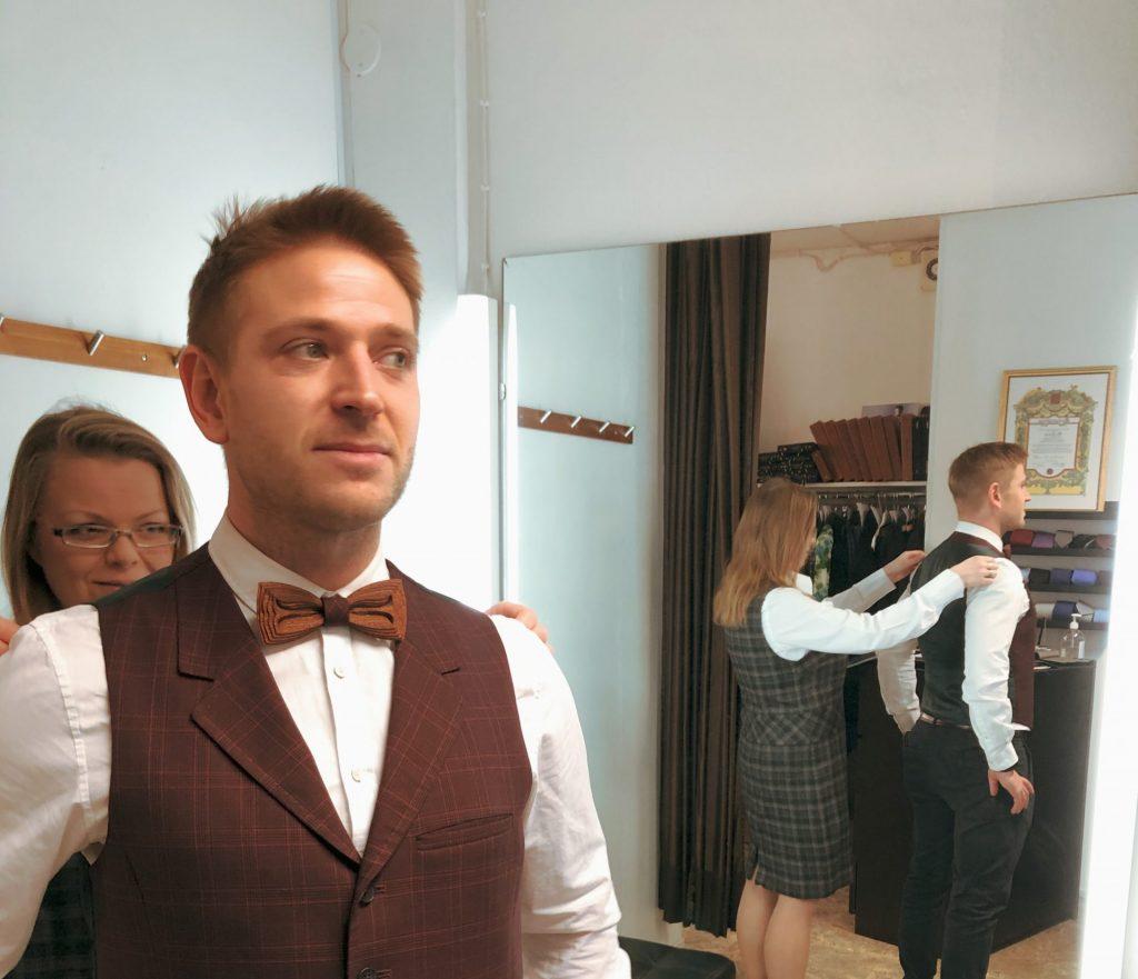 Tailor made wooden bow tie. SÖÖR neckwear by Hermandia